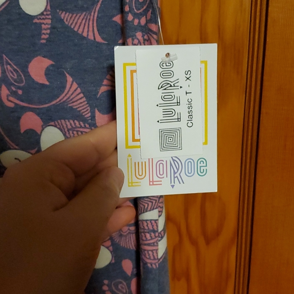 LuLaRoe XS Classic T New with tags.